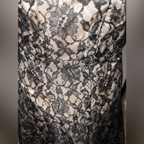 $7 GORGEOUS LACE DRESS SIZE 7/8. $7 IF BUNDLED - Picture 3 of 8